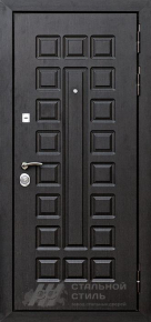 Входная дверь с чёрной и коричневой панелью №327 с отделкой МДФ ПВХ - фото